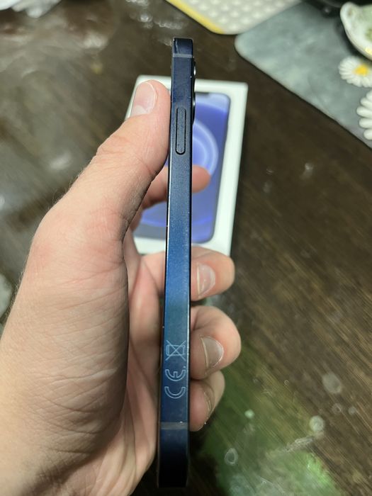 Iphone 12 в отличном состоянии
