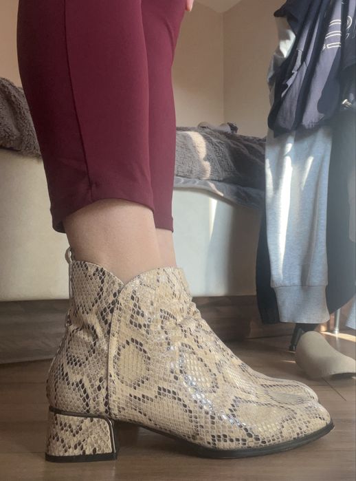 Стилни дамски боти