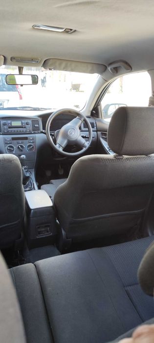 Продавам Тойота Корола