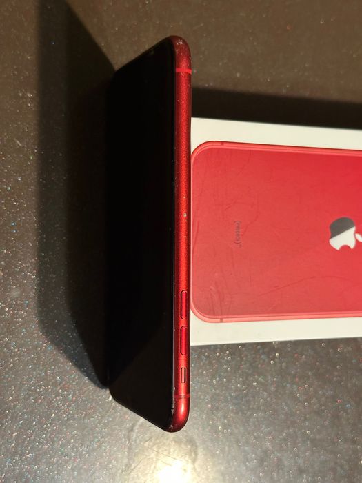 Iphone 11 product red