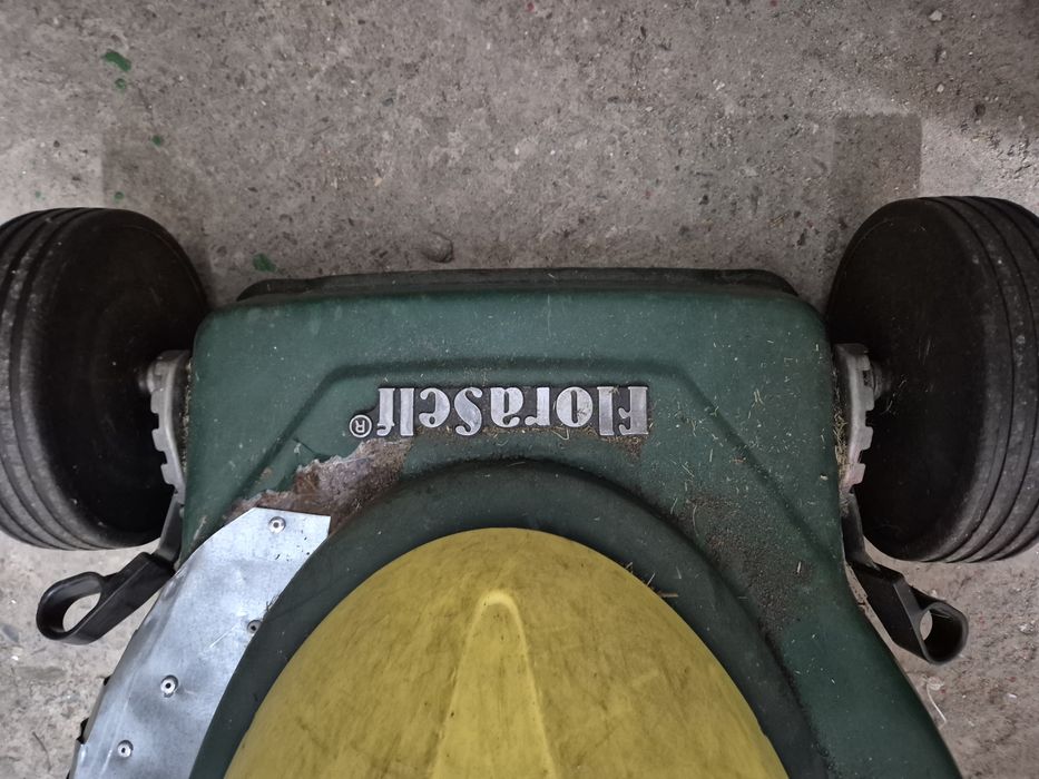 Masina de tuns iarba, gazonul electrica cu cos