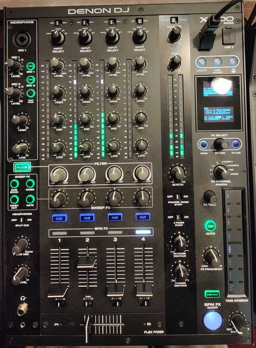 ПРОДАВАМ DENON Club Mixer X1800 Prime за1600 лв
