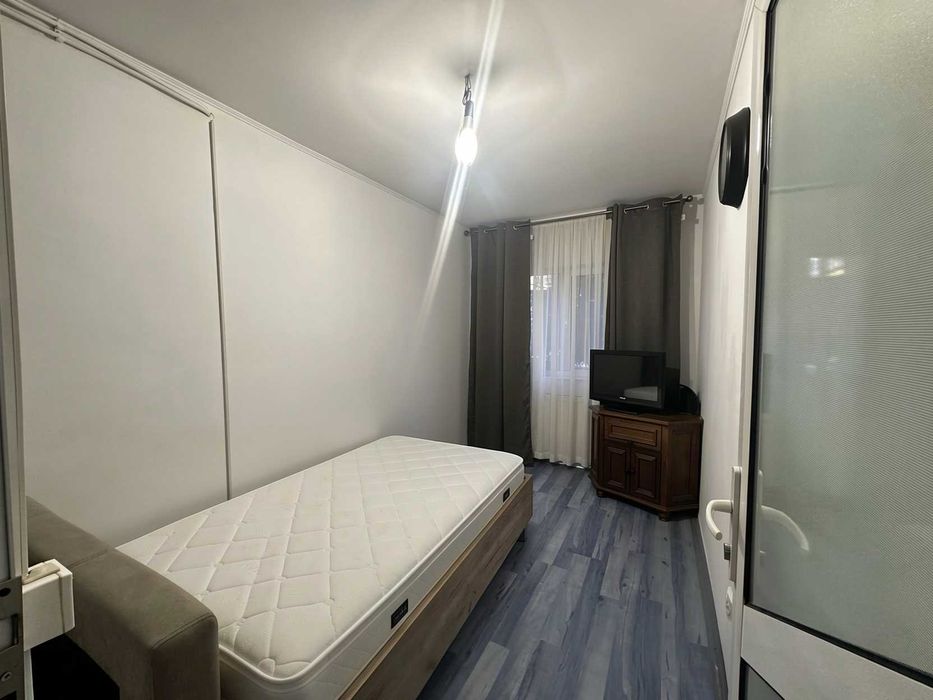 Apartament 3 Camere, Decomandat, Etaj 1, Lucian Blaga, intersecție cu Dem Rădulescu