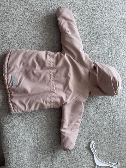 Продам куртку весна для девочки