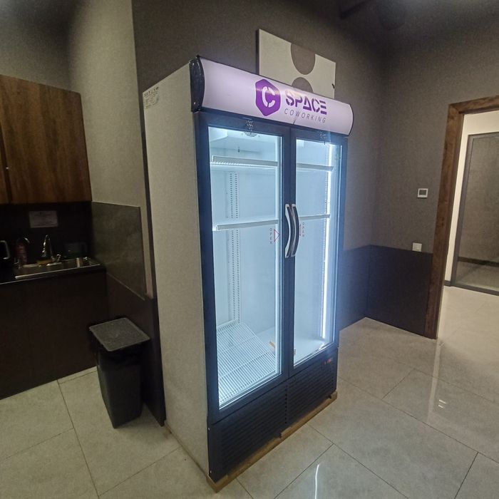 СКИДКА !!! Продаются витринные холодильники.