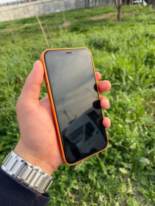 Iphone 11 17pro korpusda 128gb 100%yomkstda aybi yoq hamma joy ishlydi