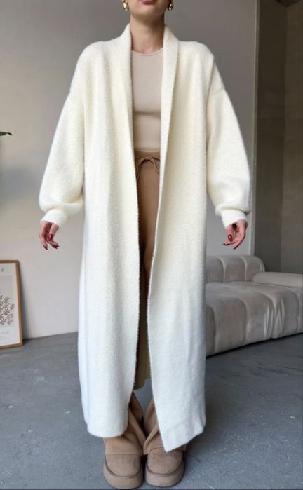 Дълга жилетка в цвят екрю