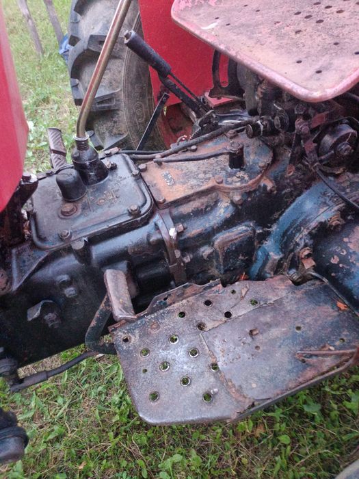 Vând tractor Utb445