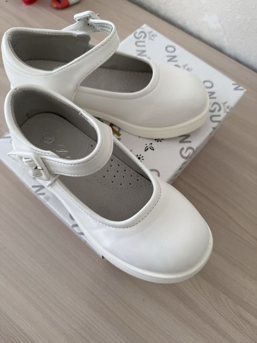 Продам туфли для девочки