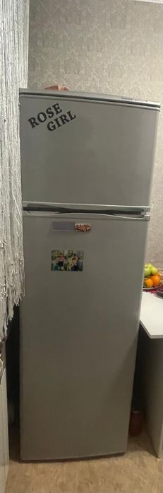 Холодильник двухкамерный б/у