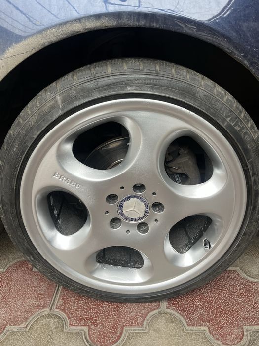 Диски с зимней резиной.