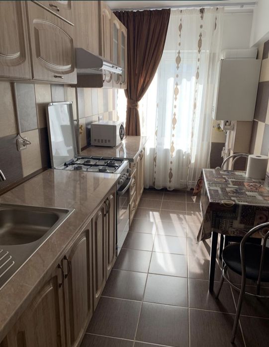Ofer spre inchiriere garsoniera