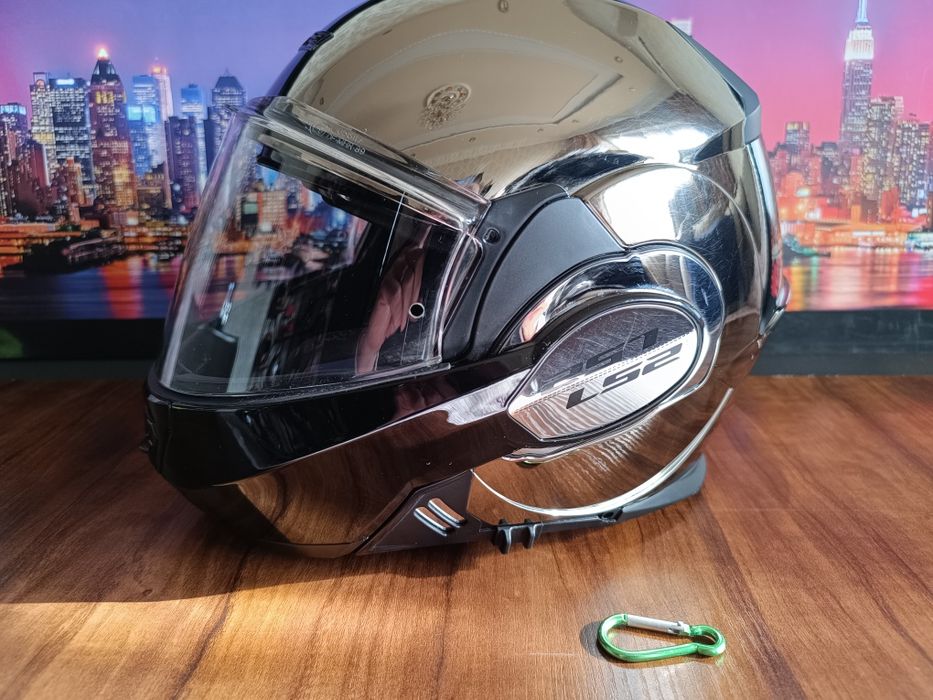 Мото шлем от бренда LS 2 VALIANT