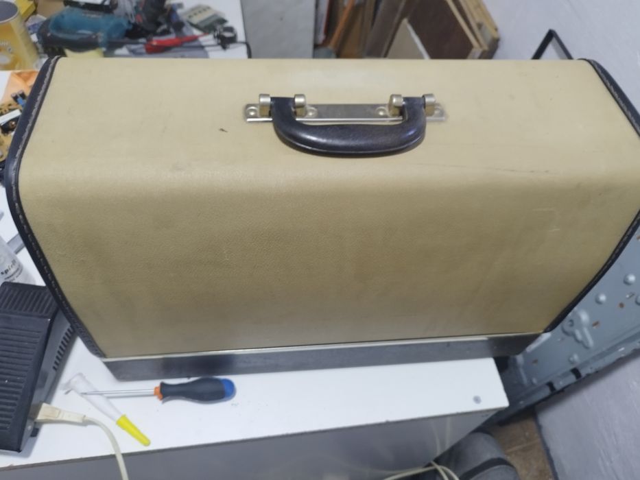 Mașină de cusut veritas