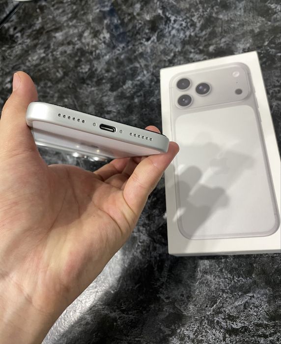 Продам Айфон 17 про макс