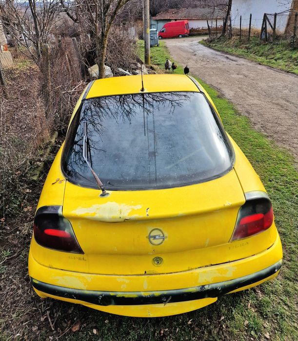 opel tigra цяла!