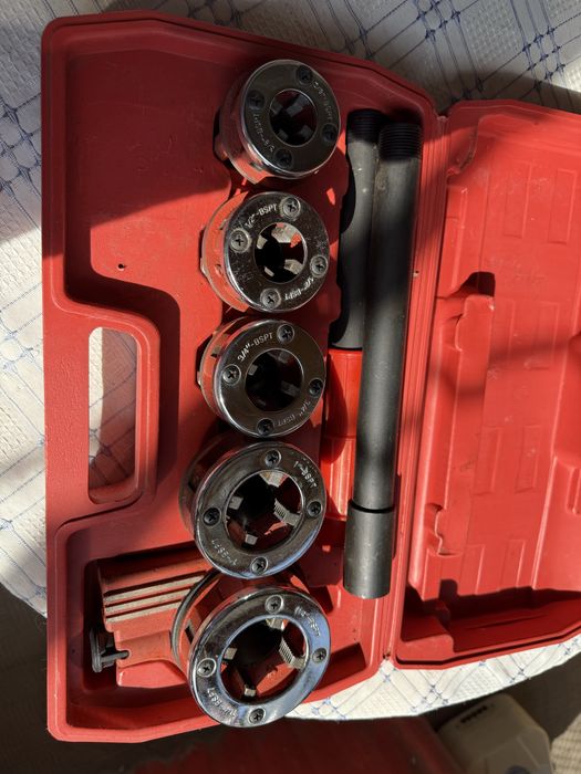 Набор клуппов (плашек) для трубной резьбы BSPT