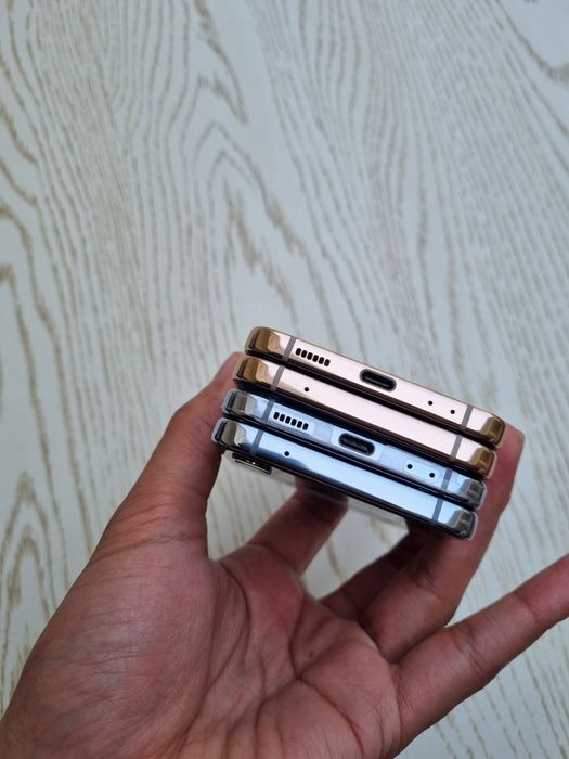 Samsung Galaxy Z Flip 4. Joyi 256 GB. Snapdragon IME o'tkan. Garantya