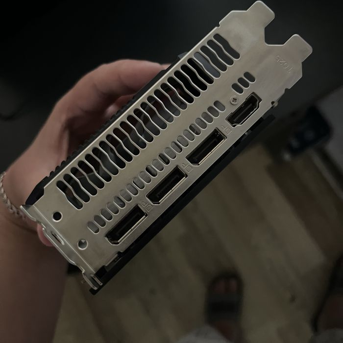 RX 580 8GB 2048SP video karta sotiladi