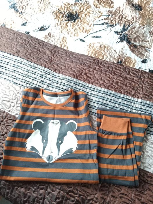 2 seturi de pijamale NOI, mărime 122-128