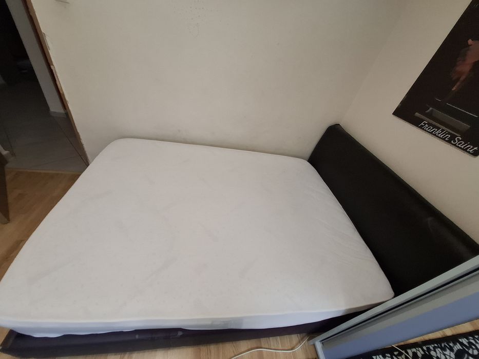 Vând pat 160/2 m+ sifonier 220 înălțime/160 latime/60 adâncime.