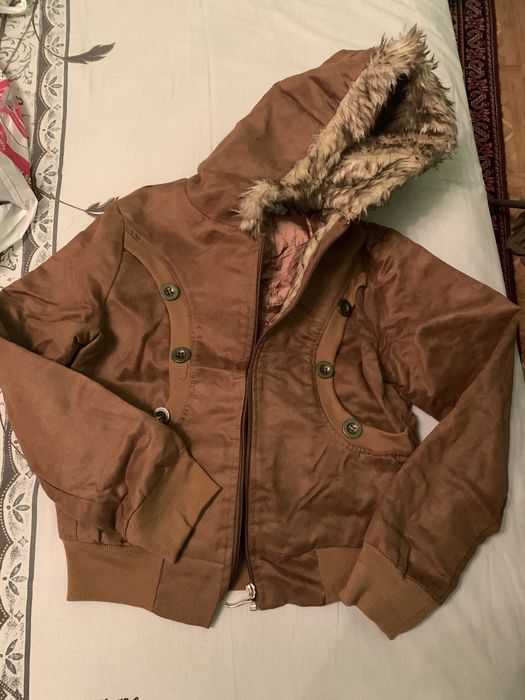 Продавам дрешки за момче и якета за момиче на 9-10 год.