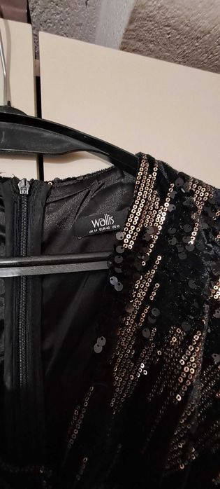 Елегантна дамска рокля