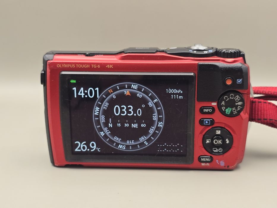 Camera subacvatica Olympus Tough TG-6 (varianta roșie / Red)