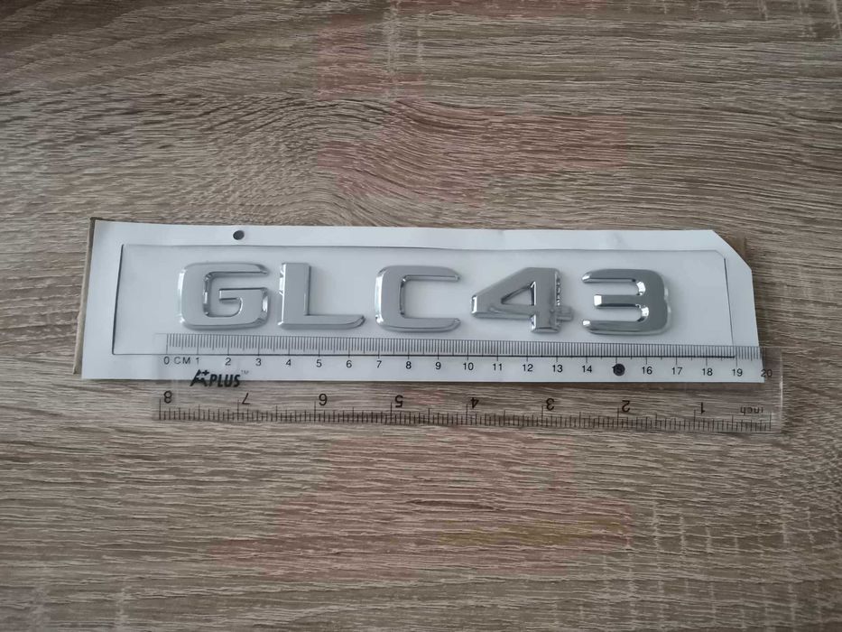 сребрист надпис Mercedes Benz GLC 43