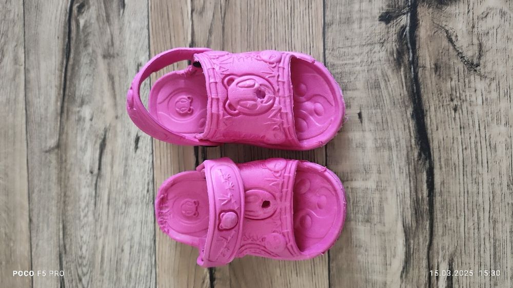 Новые сандали на левочку