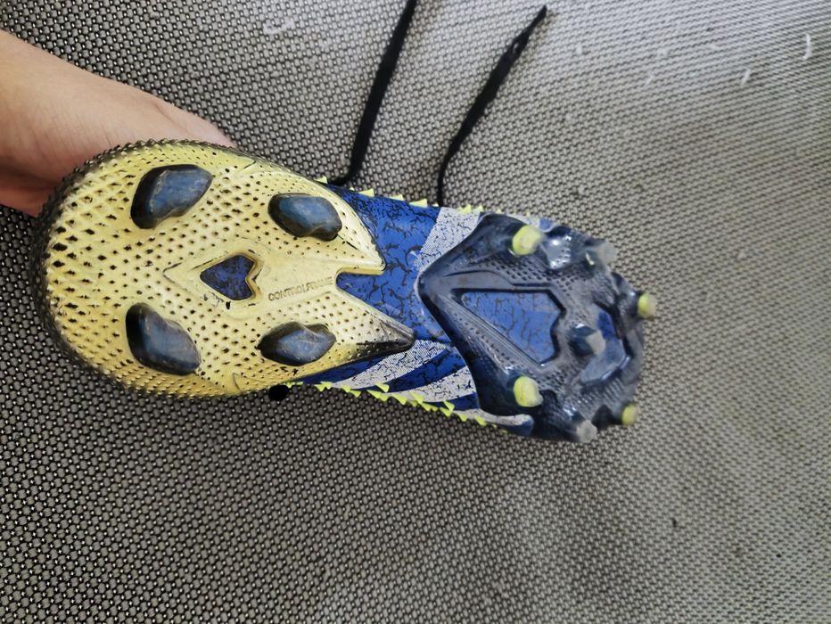 Футбольная форма и бутсы