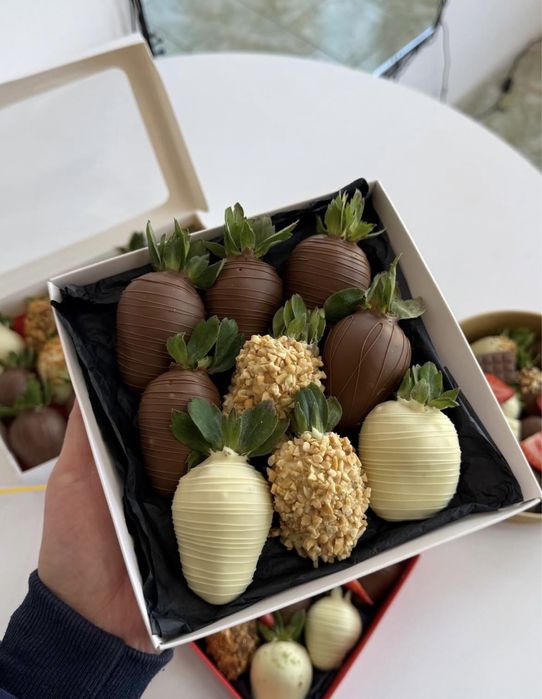 Клубникк в шоколаде бар 9штук 6000тг