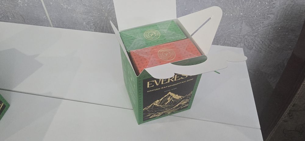 Продаются Чай "EVEREST"  подарочный черный
