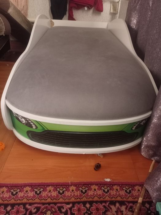 Продам кровать машина
