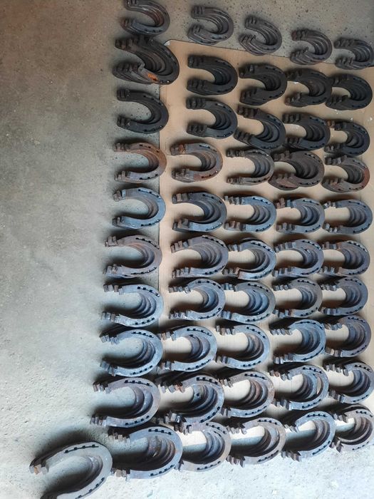 Ковани подкови за коне и магарета