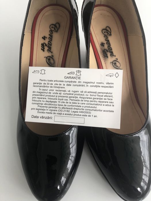 Pantofi piele lac negri