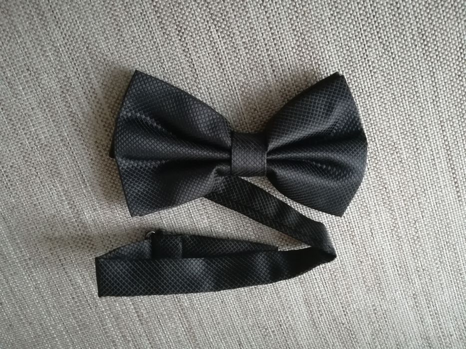 Чисто нови папионки и закачалка за вратовръзки