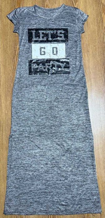 Женское длинное платье с разрезами по бокам