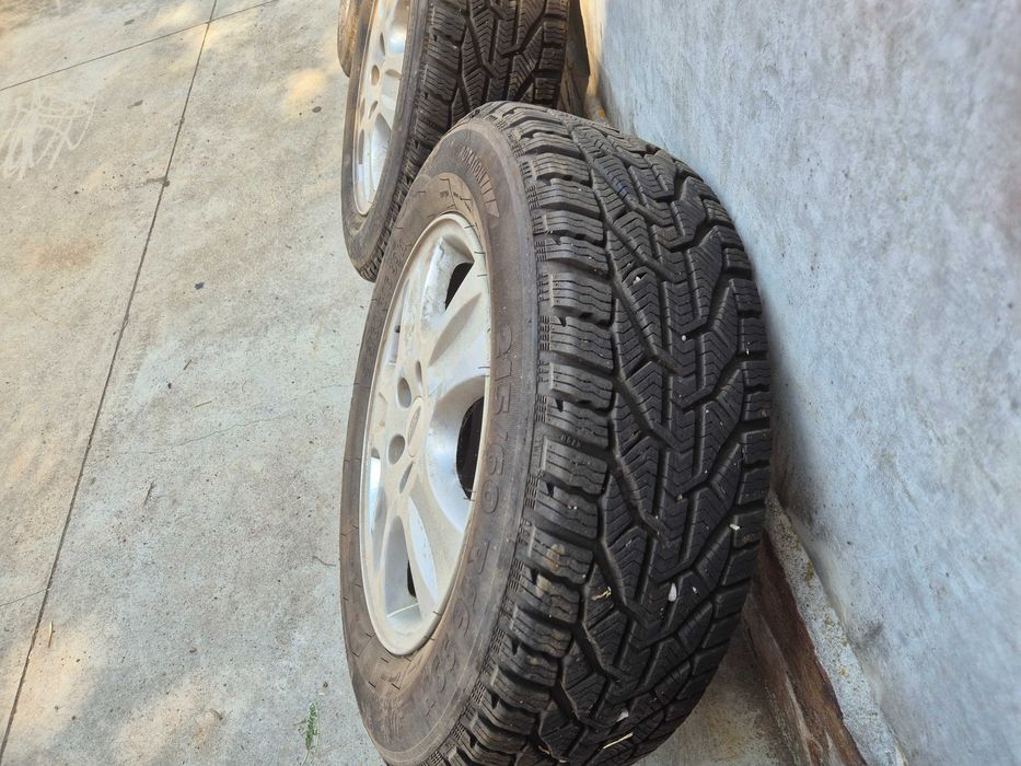 Гуми с джанти форд 215 60 16