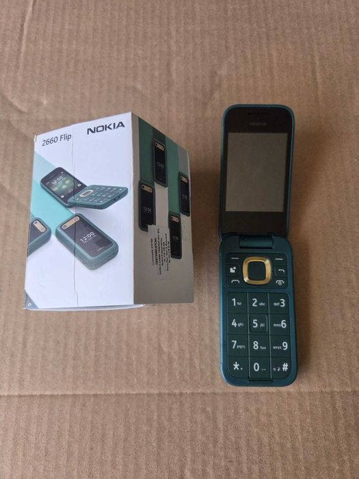 Vând telefon Nokia 2660 Flip verde.
