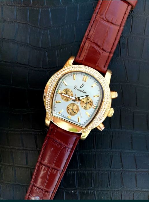 Новые часы наручные.