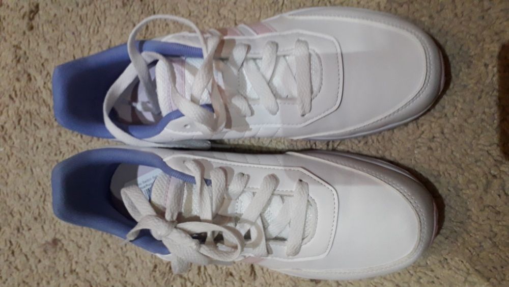 Нов оригинален адидас 38 2/3