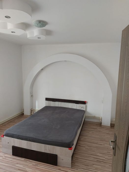 Inchiriez apartament