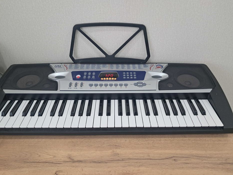 Синтезатор ,пианино цифровое