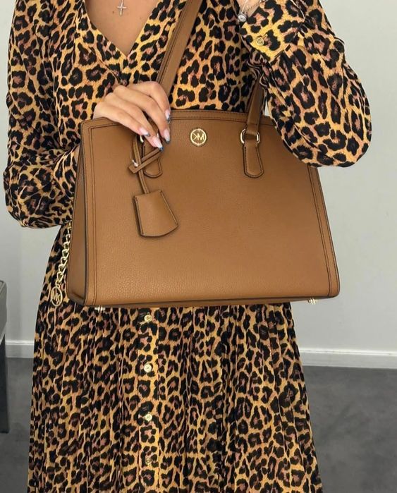 Genți Michael Kors originale pot fi ridicate personal din București, S