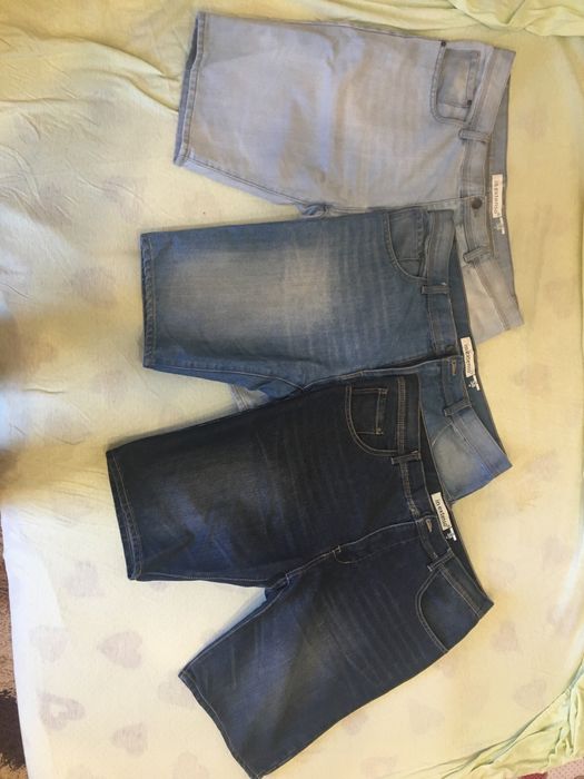 Pantaloni scurți/ blugi