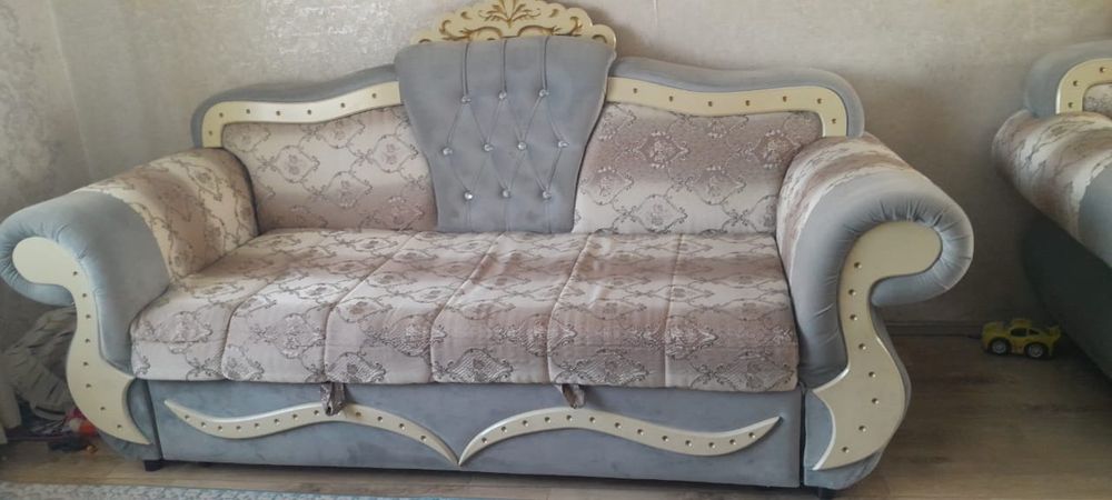 Продам диван классический