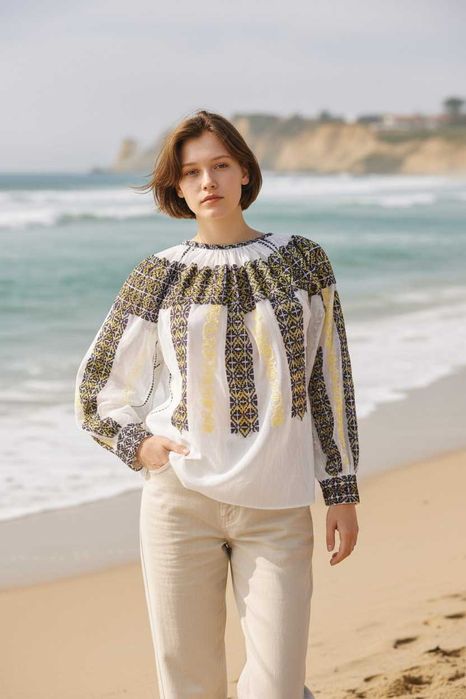 Ie veche lucrata manual pe tul , ie cu margele  S-M