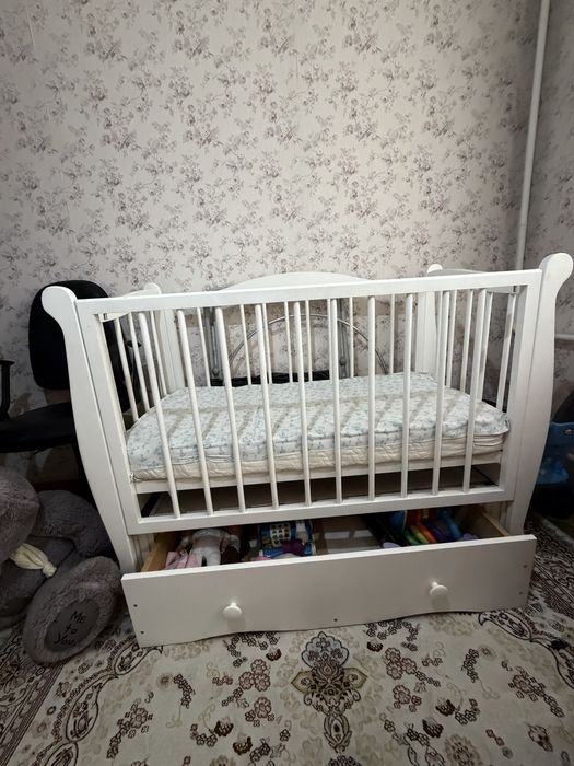 Продам манеж с выдвижным ящиком