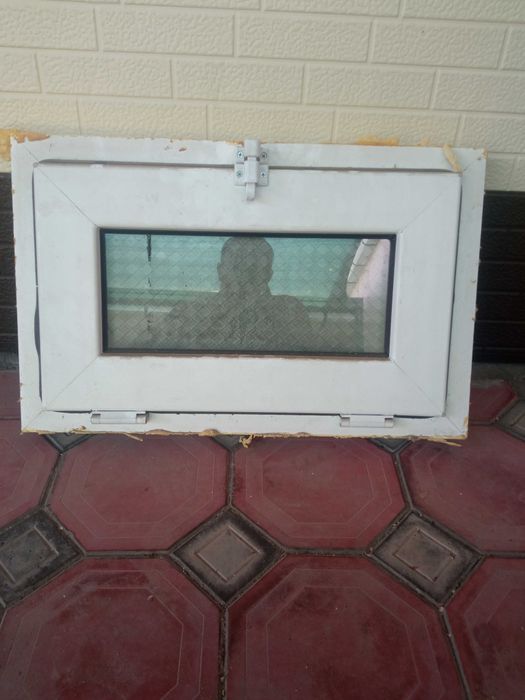 Продаю пластиковую форточку